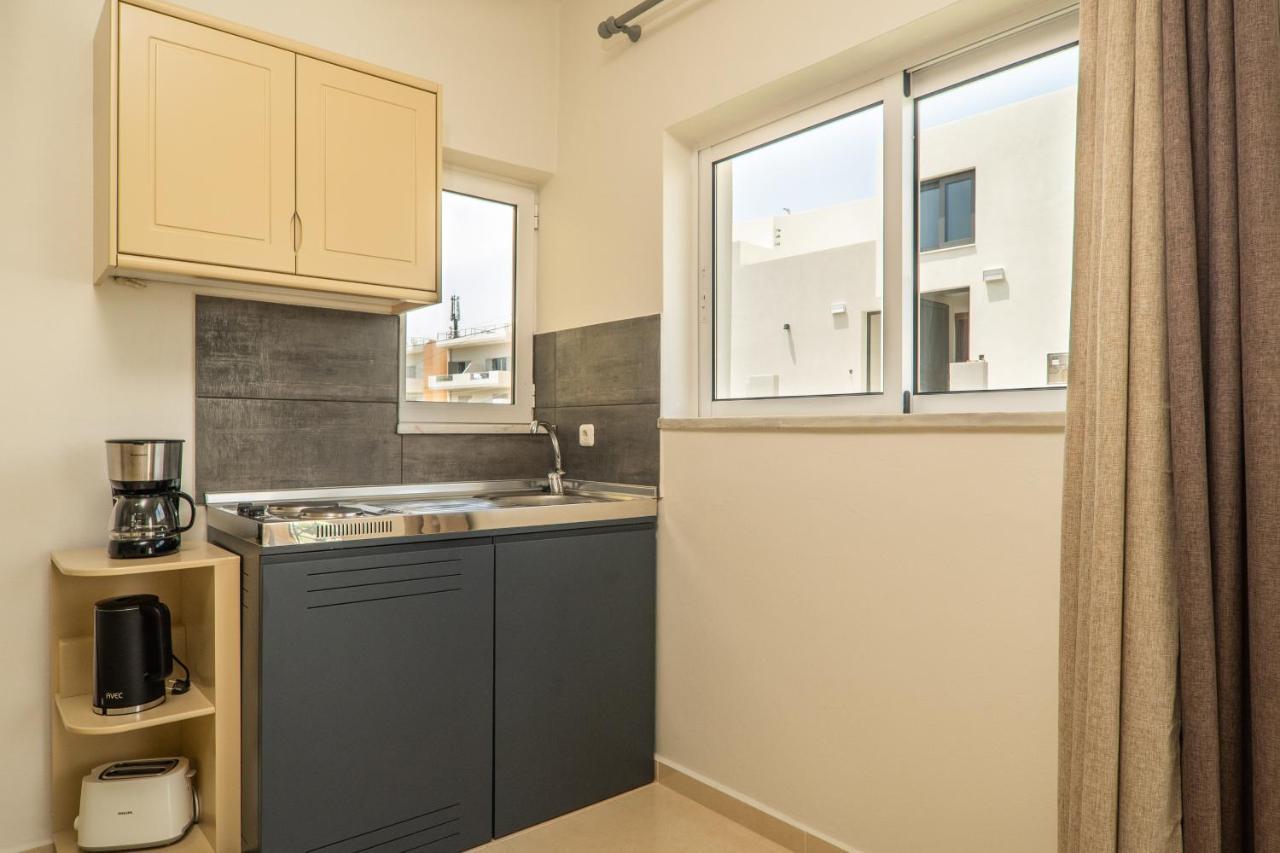 Manos Beachside Apartments Agia Marina  Luaran gambar