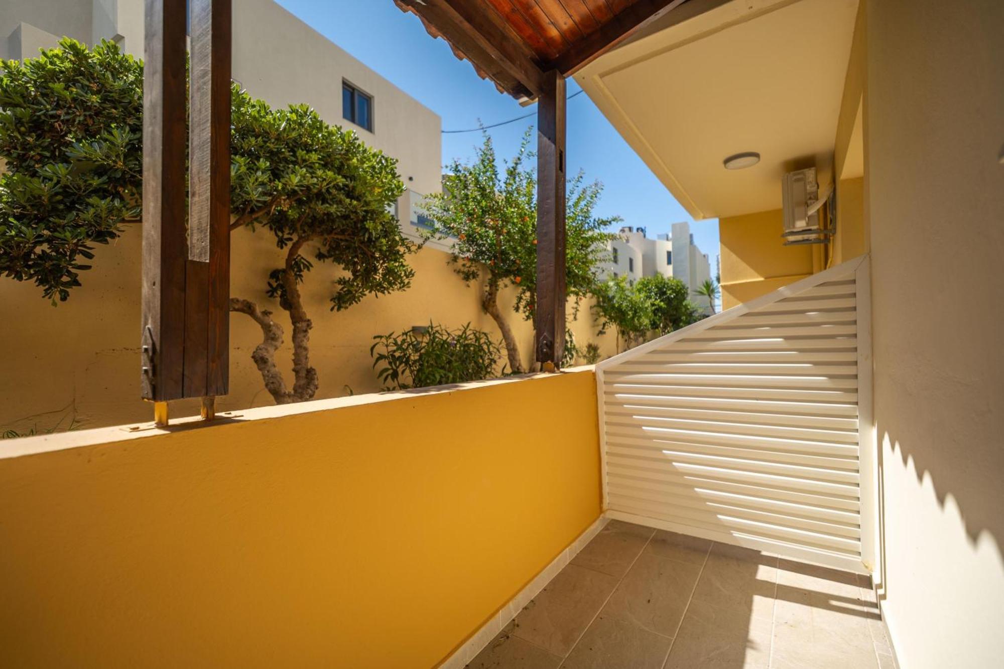 Manos Beachside Apartments Agia Marina  Luaran gambar