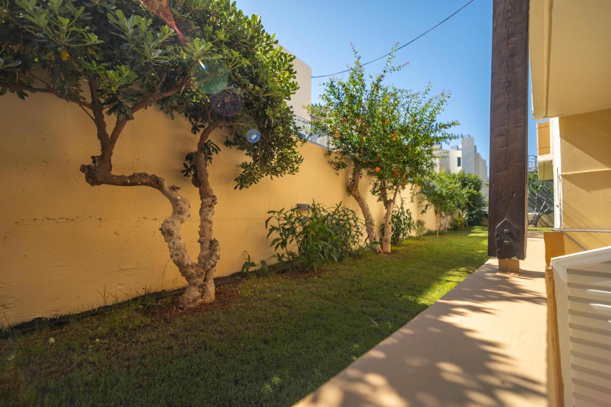 Manos Beachside Apartments Agia Marina  Luaran gambar