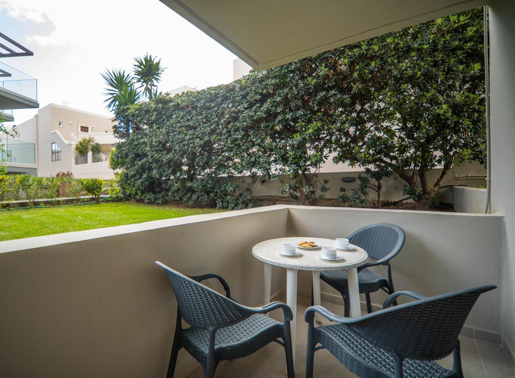 Manos Beachside Apartments Agia Marina  Luaran gambar