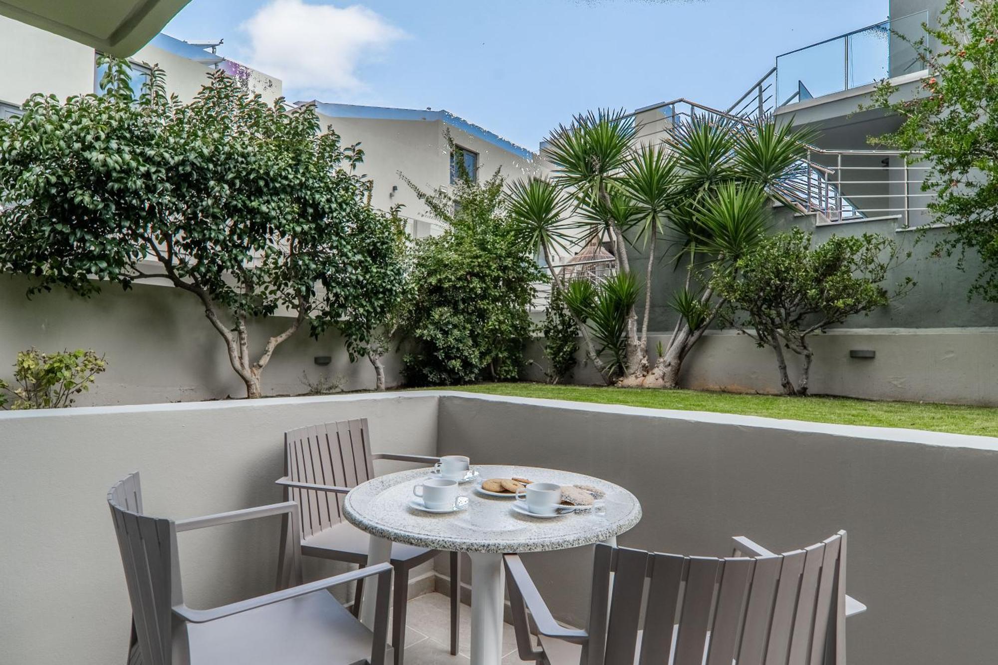 Manos Beachside Apartments Agia Marina  Luaran gambar