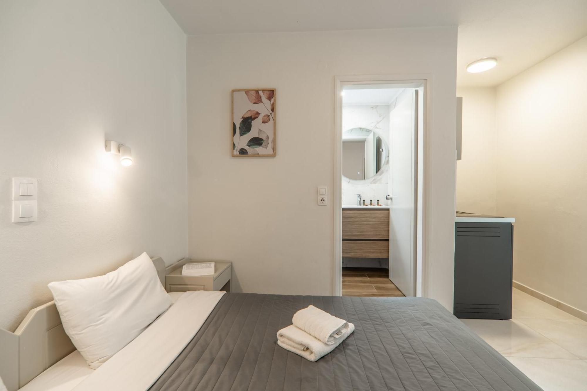 Manos Beachside Apartments Agia Marina  Bilik gambar
