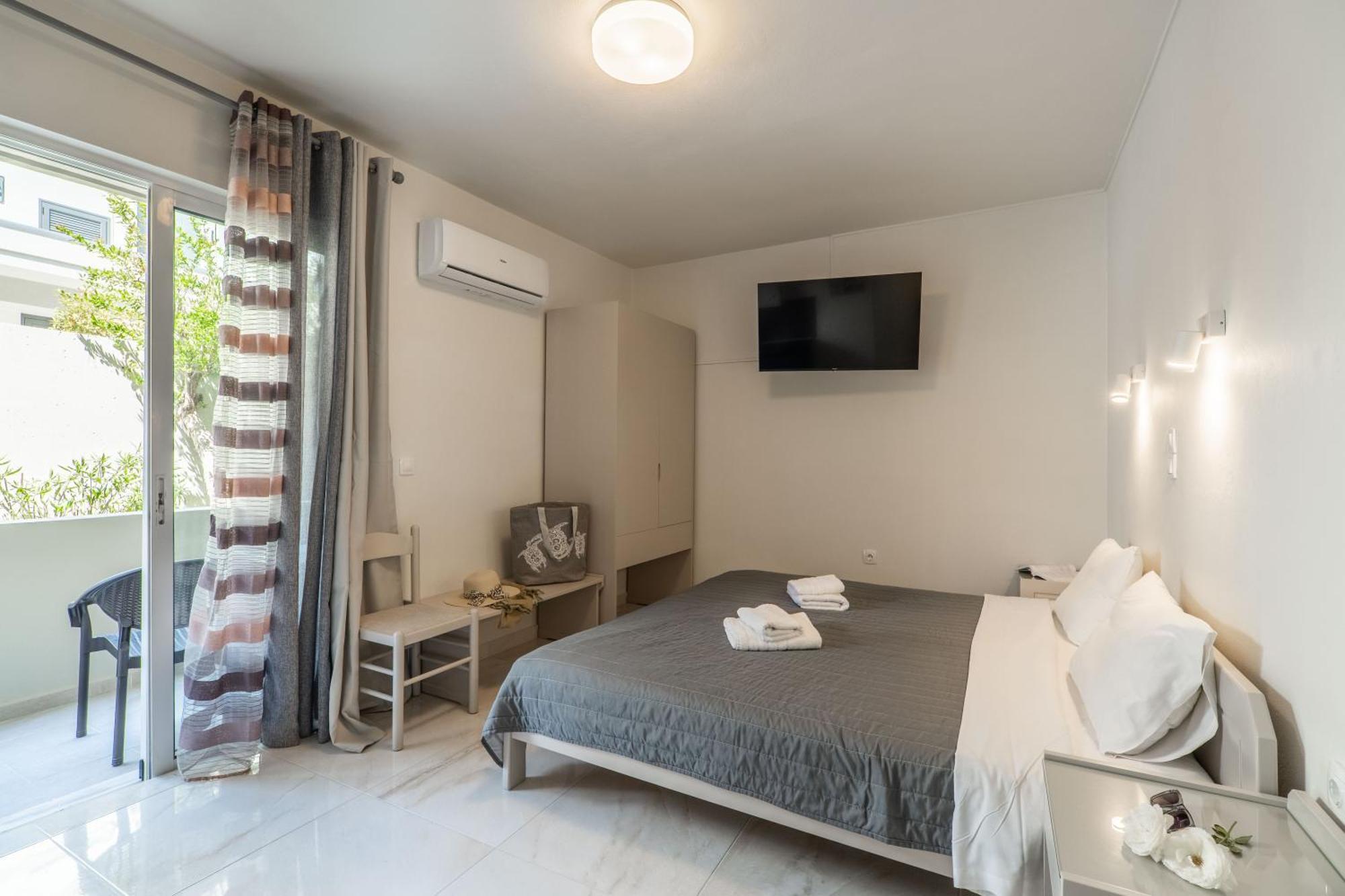 Manos Beachside Apartments Agia Marina  Luaran gambar