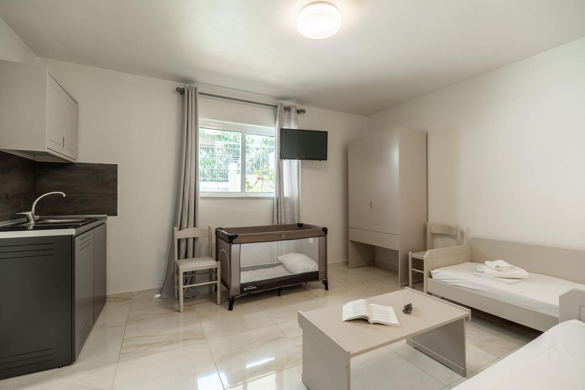 Manos Beachside Apartments Agia Marina  Bilik gambar