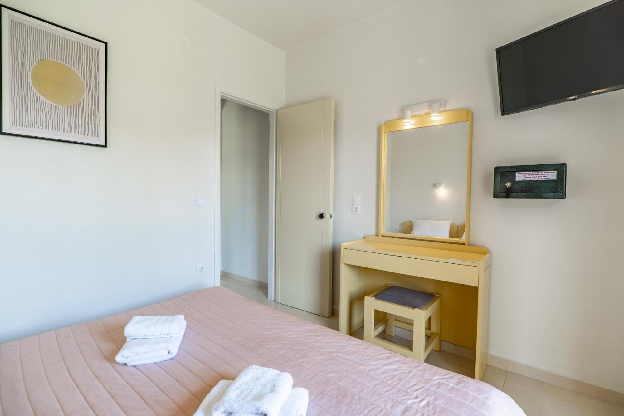 Manos Beachside Apartments Agia Marina  Luaran gambar