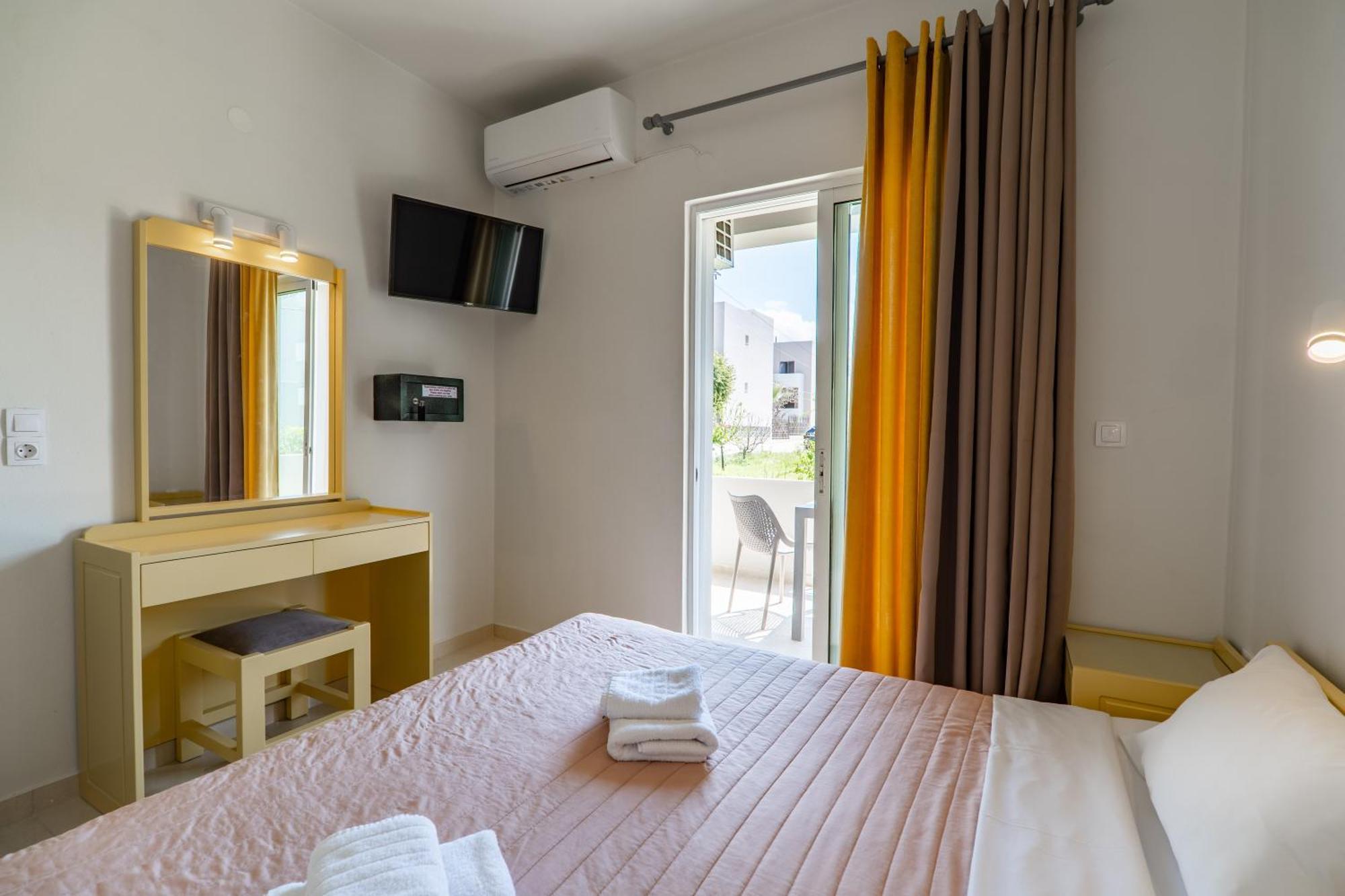 Manos Beachside Apartments Agia Marina  Luaran gambar