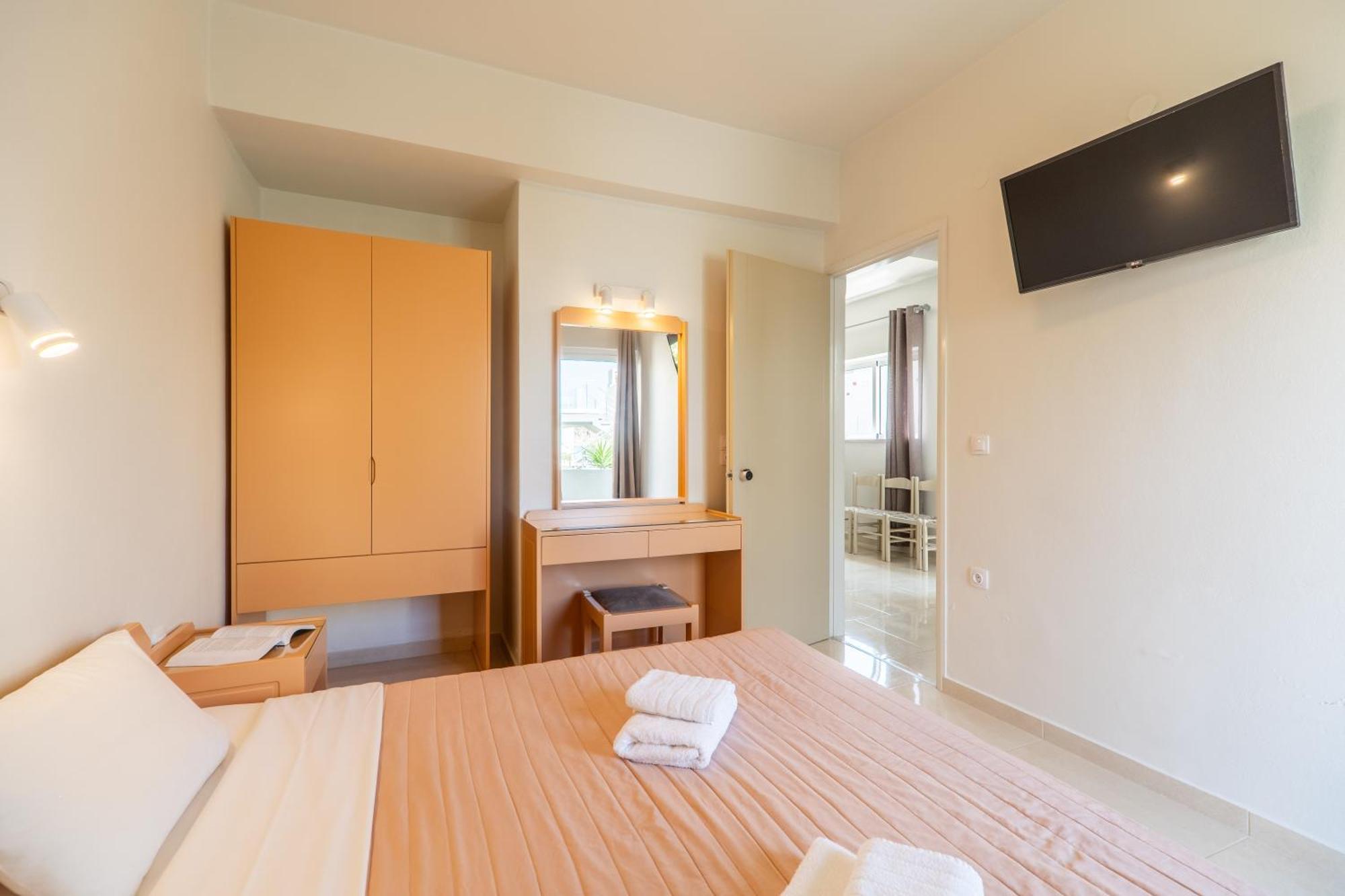 Manos Beachside Apartments Agia Marina  Luaran gambar