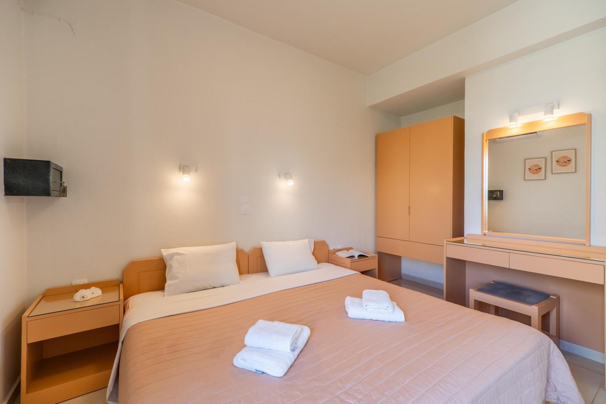Manos Beachside Apartments Agia Marina  Bilik gambar