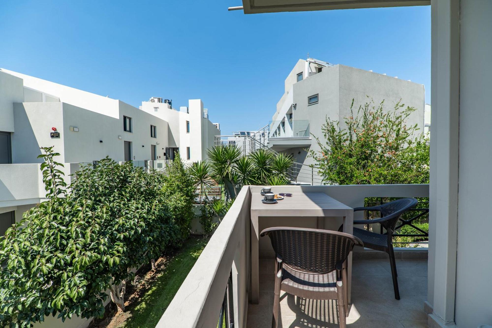 Manos Beachside Apartments Agia Marina  Luaran gambar