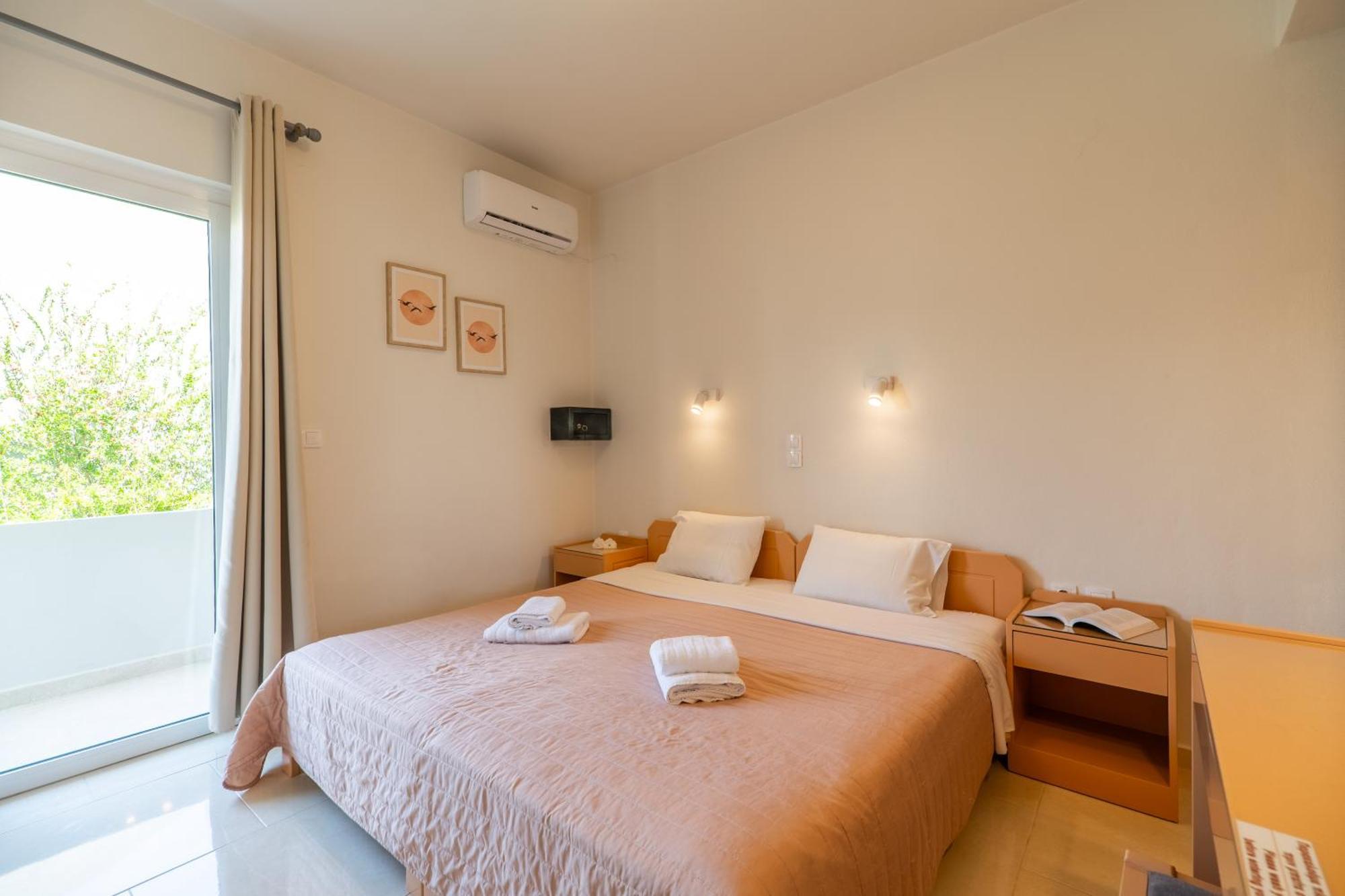 Manos Beachside Apartments Agia Marina  Bilik gambar