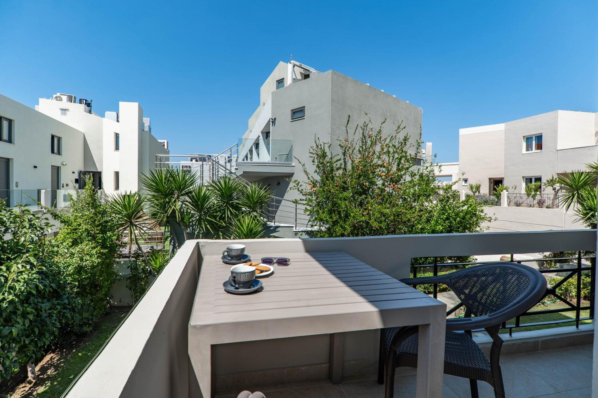 Manos Beachside Apartments Agia Marina  Luaran gambar