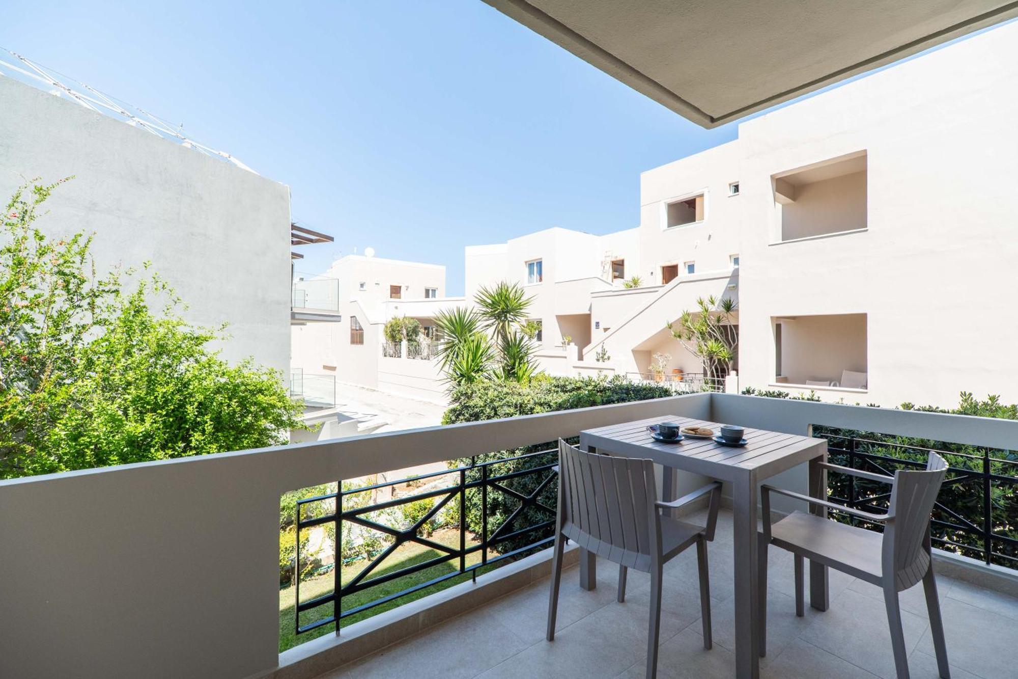 Manos Beachside Apartments Agia Marina  Luaran gambar